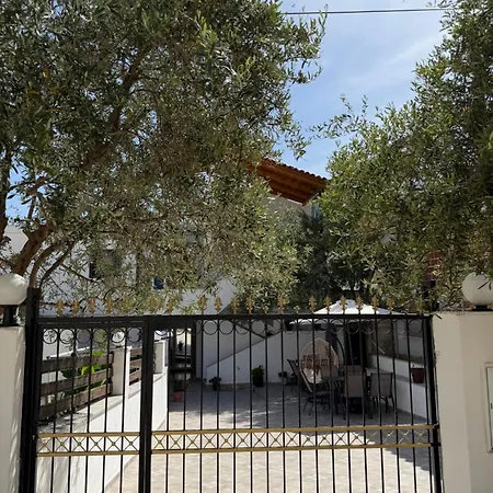 Ani Πανσιόν 3*